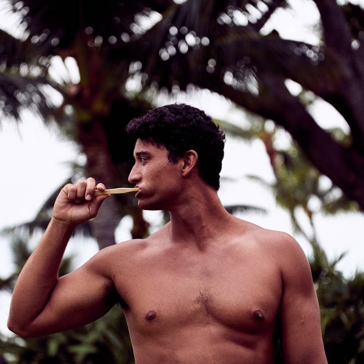 Eco-friendly fluoride-free whitening toothpaste tablets with mint flavor