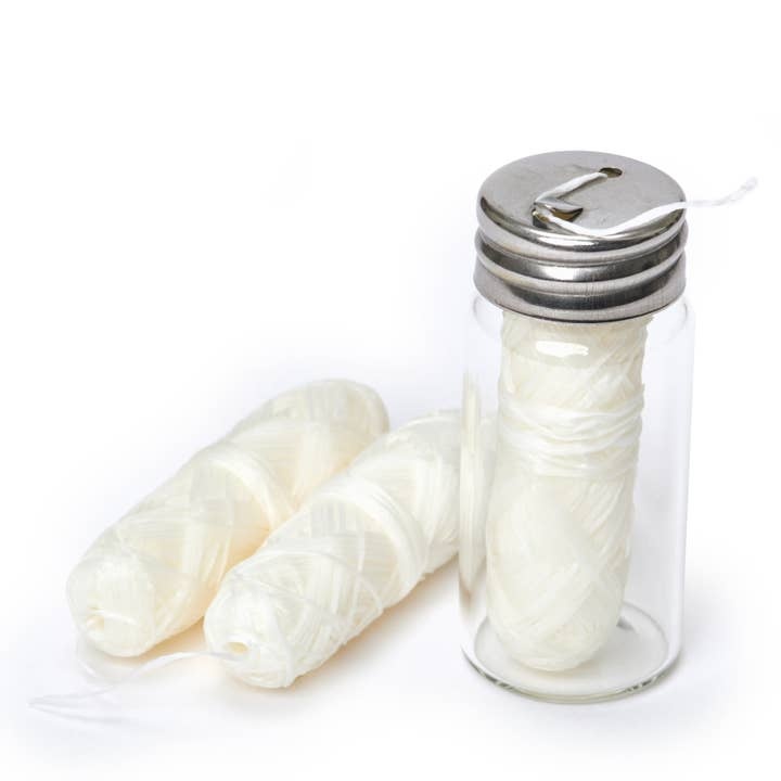 Biodegradable dental floss bundle with glass jar and two refills